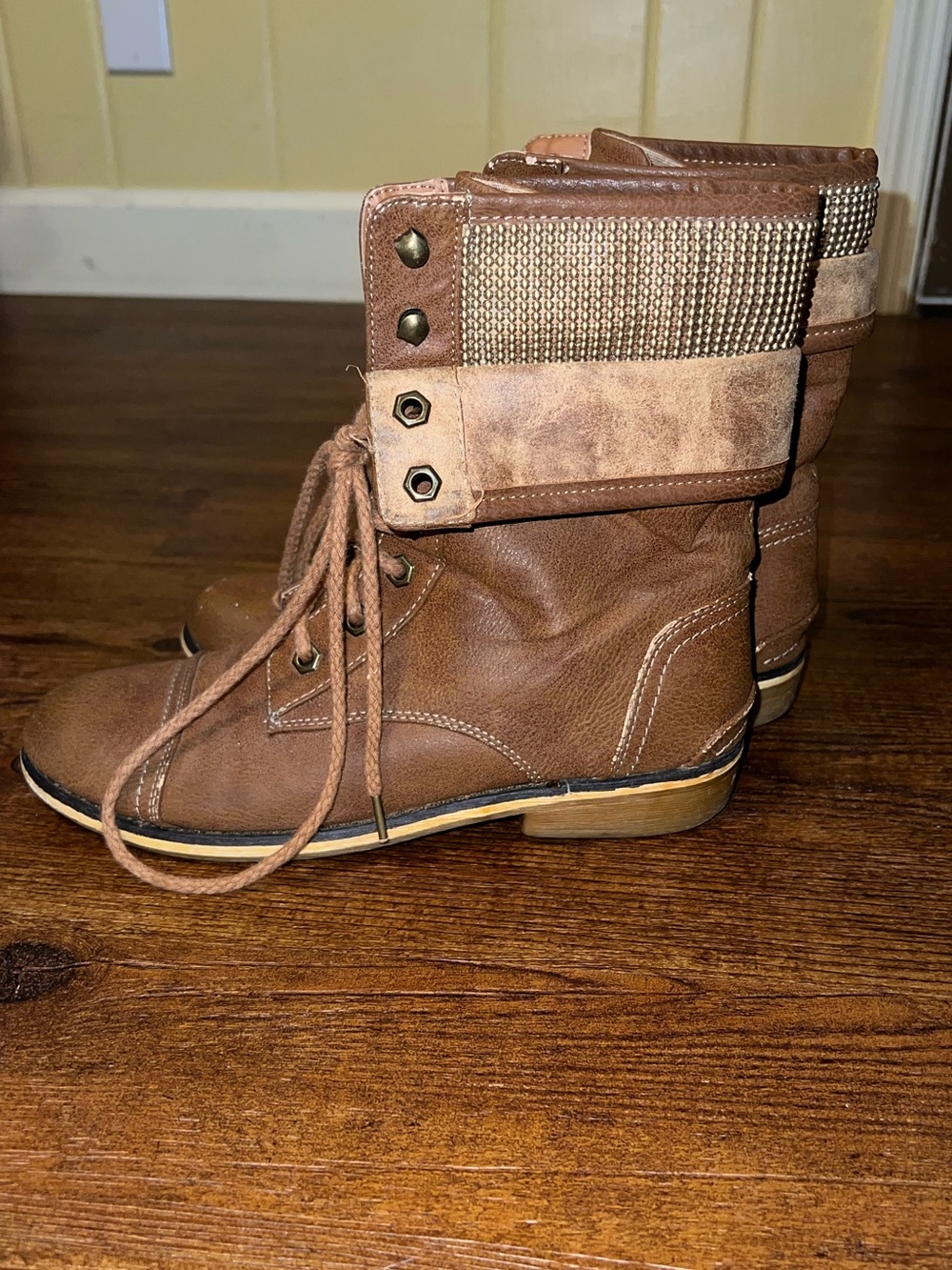 Brown Combat Lace-Up Ankle Boots Y2K Gold Studded Cuff Faux Leather Size 8